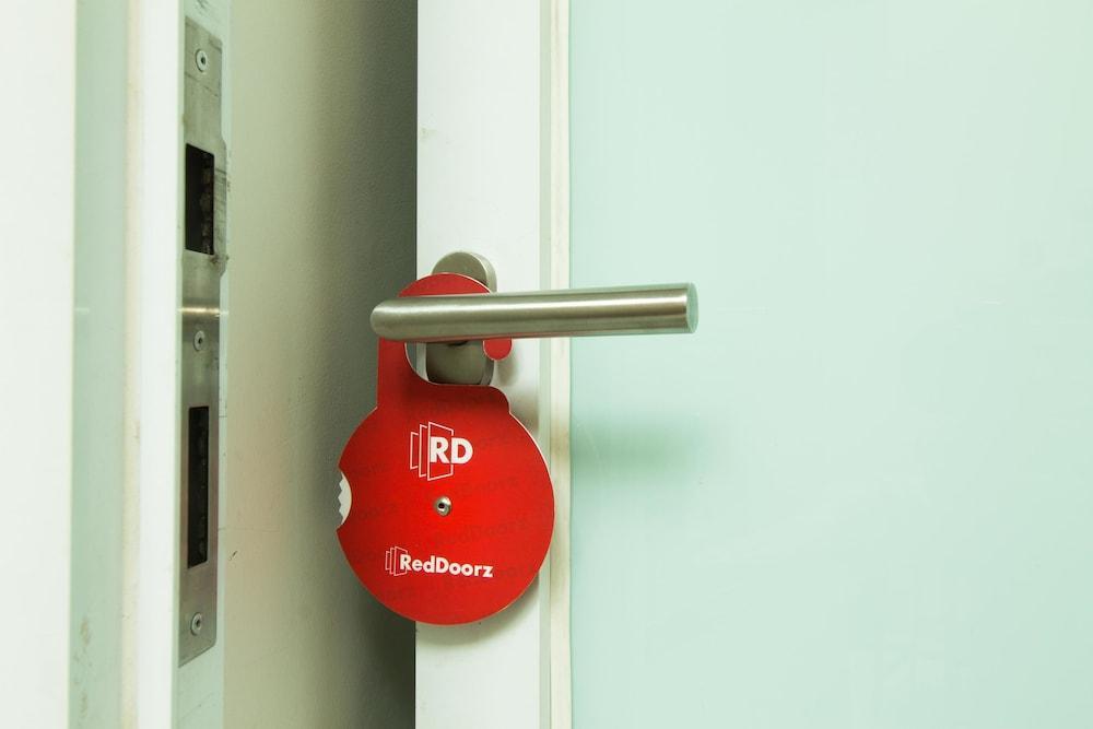 雅加达 Reddoorz @ Pulomas酒店 外观 照片